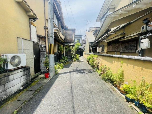 嵯峨野有栖川町の前面道路含む現地写真