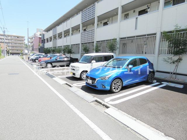 グランメゾン北野の駐車場