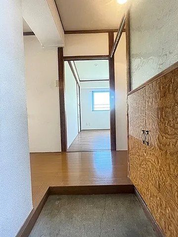 睦マンションの玄関