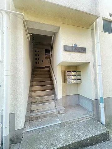 睦マンションのエントランス