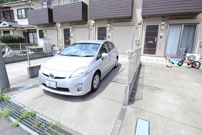 フォレストフィカーサの駐車場