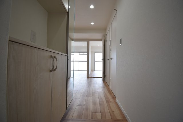 【玄関】 | ライオンズマンション墨田　東南向きの２DK | 東南向き6階のフルリフォーム済２DK！スーパーもコンビニも目の前にございます♪小中学校も徒歩10分圏内、2014年に大規模修繕工事実施済です。知名度の高いライオンズマンションシリーズ♪