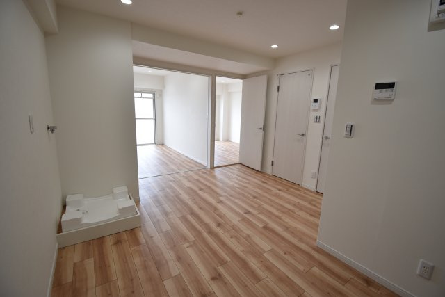 【居間・リビング】 | ライオンズマンション墨田　東南向きの２DK | 東南向き6階のフルリフォーム済２DK！スーパーもコンビニも目の前にございます♪小中学校も徒歩10分圏内、2014年に大規模修繕工事実施済です。知名度の高いライオンズマンションシリーズ♪