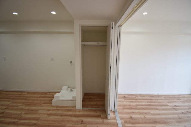 【収納】 | ライオンズマンション墨田　東南向きの２DK | 東南向き6階のフルリフォーム済２DK！スーパーもコンビニも目の前にございます♪小中学校も徒歩10分圏内、2014年に大規模修繕工事実施済です。知名度の高いライオンズマンションシリーズ♪