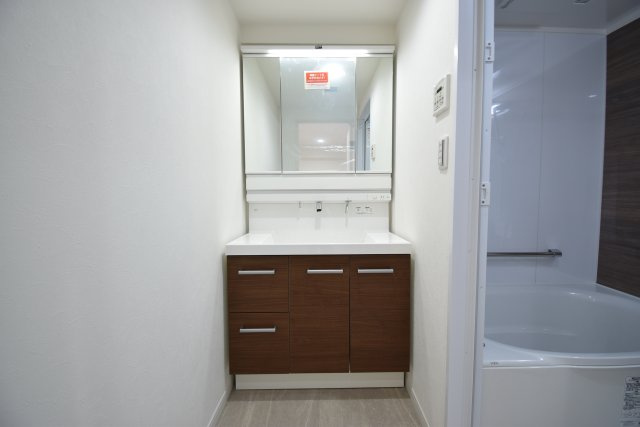 【独立洗面台】 | ライオンズマンション墨田　東南向きの２DK | 東南向き6階のフルリフォーム済２DK！スーパーもコンビニも目の前にございます♪小中学校も徒歩10分圏内、2014年に大規模修繕工事実施済です。知名度の高いライオンズマンションシリーズ♪