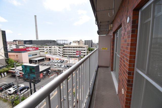 【展望】 | ライオンズマンション墨田　東南向きの２DK | 東南向き6階のフルリフォーム済２DK！スーパーもコンビニも目の前にございます♪小中学校も徒歩10分圏内、2014年に大規模修繕工事実施済です。知名度の高いライオンズマンションシリーズ♪