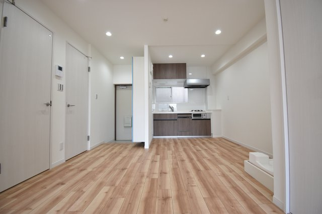 【居間・リビング】 | ライオンズマンション墨田　東南向きの２DK | 東南向き6階のフルリフォーム済２DK！スーパーもコンビニも目の前にございます♪小中学校も徒歩10分圏内、2014年に大規模修繕工事実施済です。知名度の高いライオンズマンションシリーズ♪