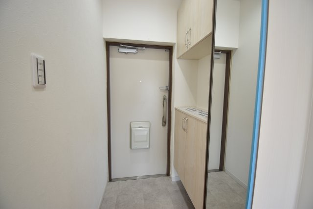 【玄関】 | ライオンズマンション墨田　東南向きの２DK | 東南向き6階のフルリフォーム済２DK！スーパーもコンビニも目の前にございます♪小中学校も徒歩10分圏内、2014年に大規模修繕工事実施済です。知名度の高いライオンズマンションシリーズ♪