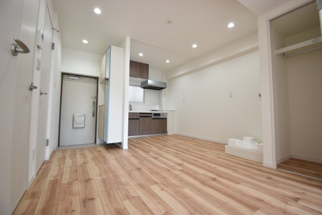 【居間・リビング】 | ライオンズマンション墨田　東南向きの２DK | 東南向き6階のフルリフォーム済２DK！スーパーもコンビニも目の前にございます♪小中学校も徒歩10分圏内、2014年に大規模修繕工事実施済です。知名度の高いライオンズマンションシリーズ♪