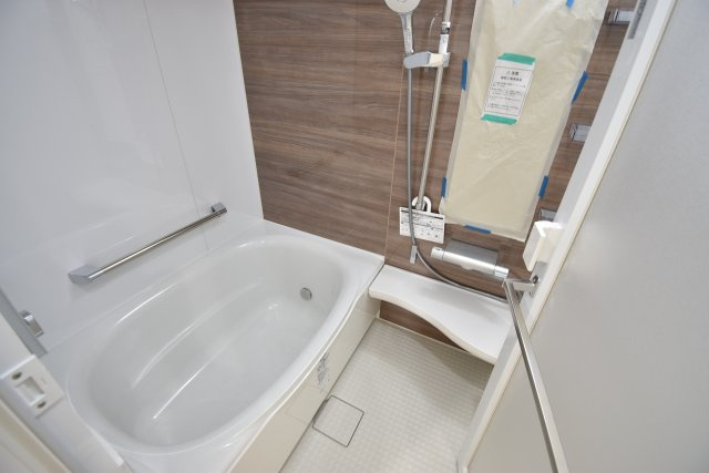 【浴室】 | ライオンズマンション墨田　東南向きの２DK | 東南向き6階のフルリフォーム済２DK！スーパーもコンビニも目の前にございます♪小中学校も徒歩10分圏内、2014年に大規模修繕工事実施済です。知名度の高いライオンズマンションシリーズ♪