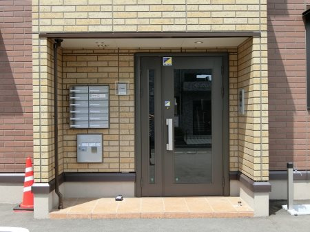 【エントランス】グレイスコート