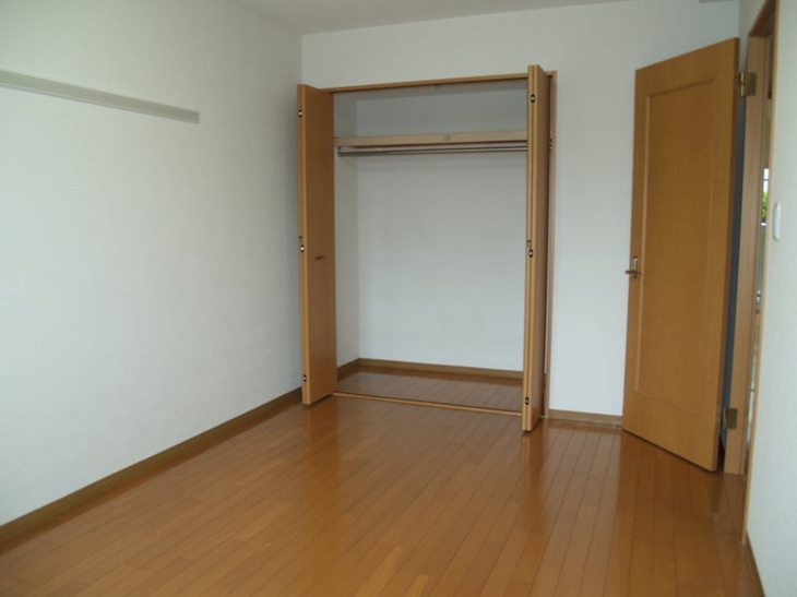 【寝室】アルバ市名坂 