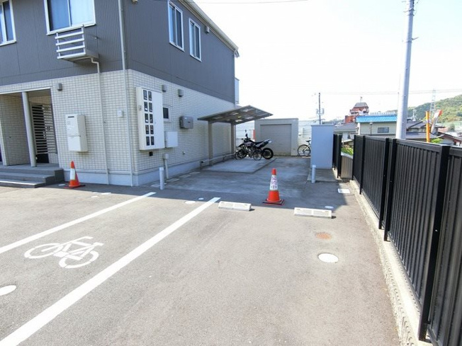 【駐車場】