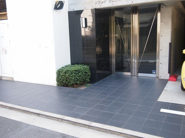 【エントランス】グランドポレストーネ大手町弐番館