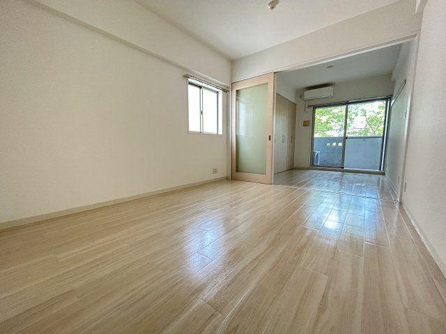 【居間・リビング】セントヒルズ銀山町