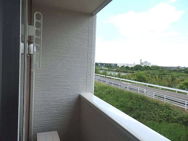 【バルコニー】アヴァンセ高砂Ⅱ