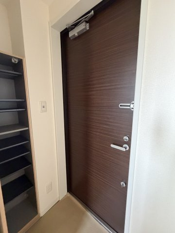 【玄関】ラシーネ錦町