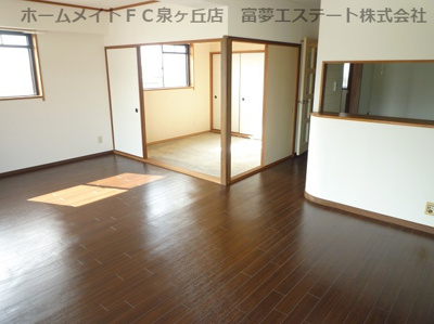 【居間・リビング】 | エクセル深阪 | こちらの居間で趣味の時間をお楽しみください