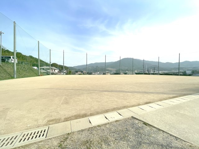 ベンタナヒルズ篠栗1号館の周辺|このこの広々としたグラウンドもマンションの敷地です◎最高！