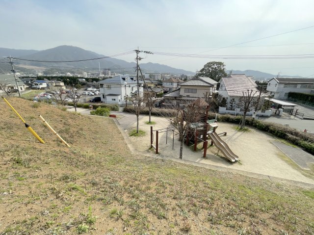 ベンタナヒルズ篠栗1号館の周辺|敷地内に子供が遊べる公園がたくさんあります◎最高！