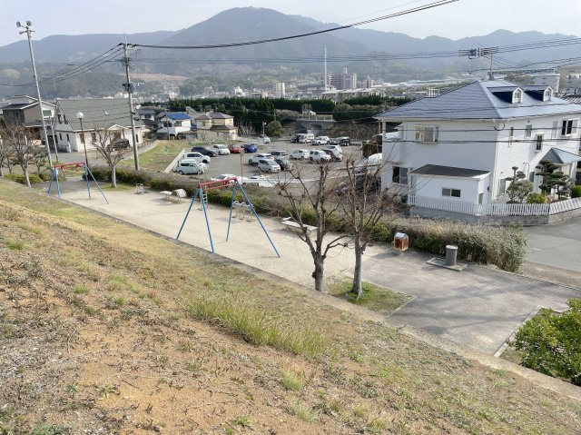 ベンタナヒルズ篠栗1号館の周辺|敷地内に子供が遊べる公園がたくさんあります◎最高！