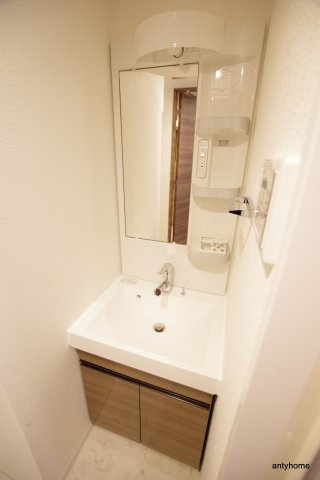 ラ・フォルム天満橋EAST　仲介手数料無料の洗面所