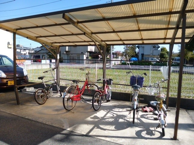 倉敷市日吉町のアパートのその他共用部分|自転車置き場