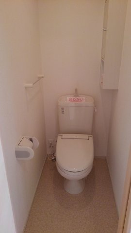 グラースのトイレ|落ち着いた色調のトイレです