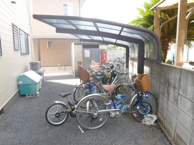 倉敷市四十瀬のアパートのその他共用部分|自転車置き場完備