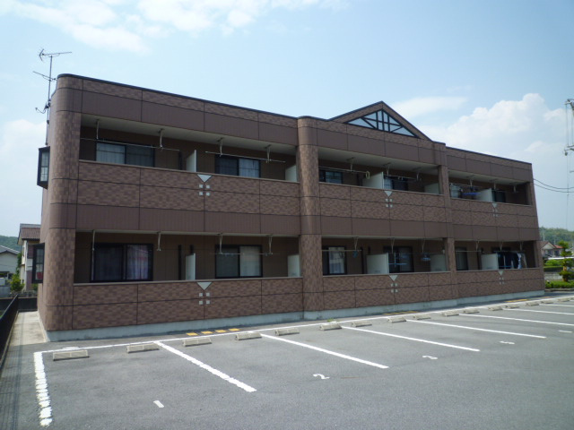 岡山市南区植松のアパートの外観