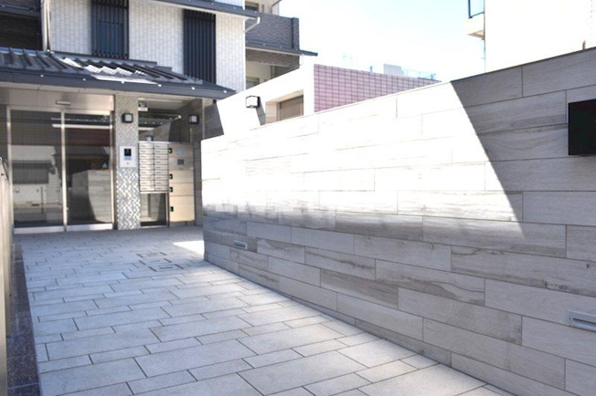 【エントランス】アムール京都仁王門