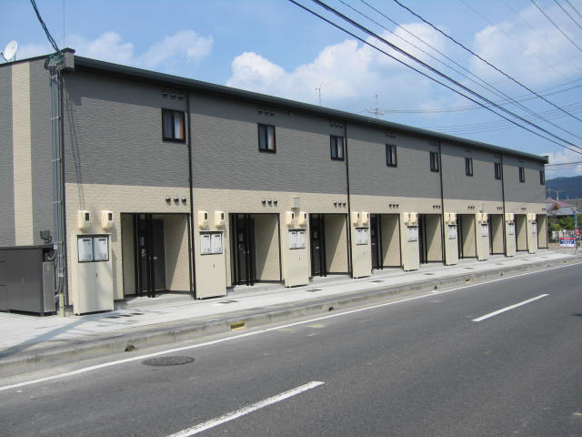 倉敷市徳芳のアパートの外観
