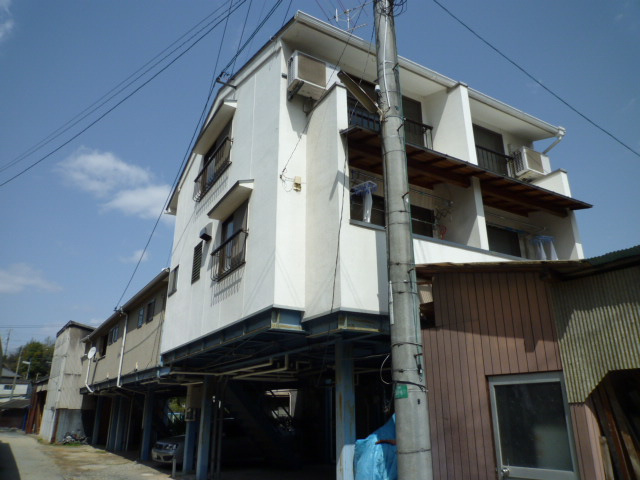都窪郡早島町早島のアパートの外観