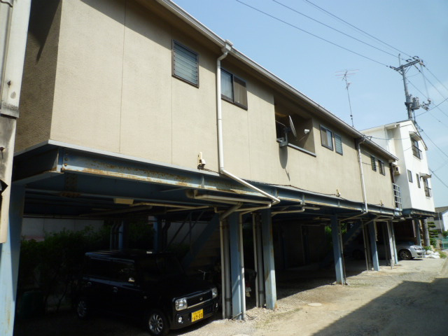 都窪郡早島町早島のアパートの駐車場|１F屋根付き駐車場