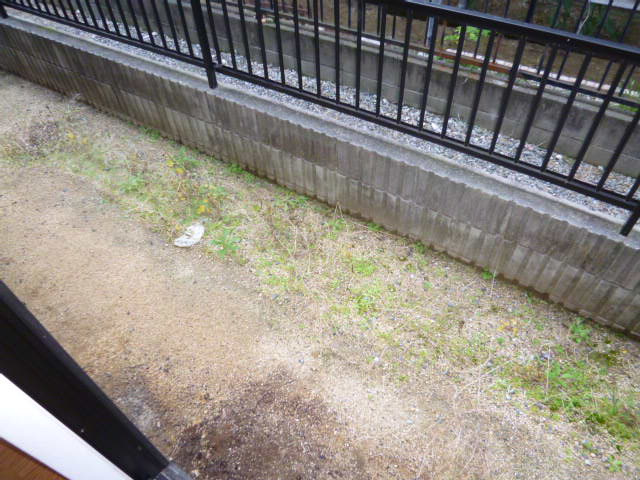 倉敷市粒浦のアパートの庭