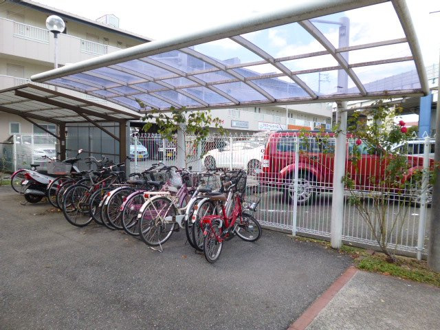倉敷市東富井のアパートのその他共用部分|自転車置き場