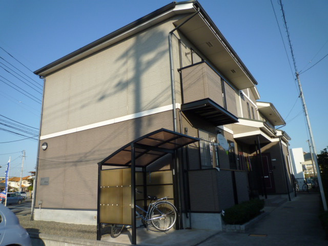 総社市井手のアパートの外観