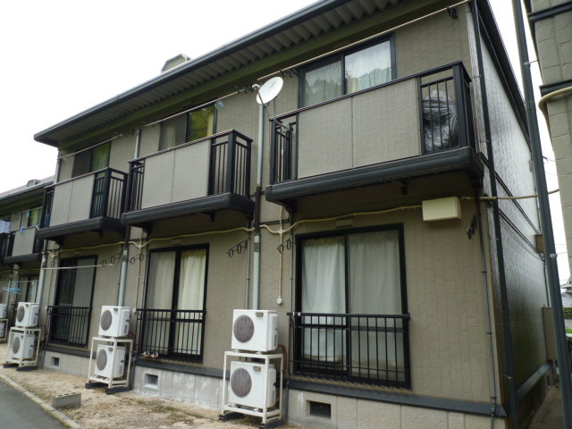岡山市北区大内田のアパートの外観