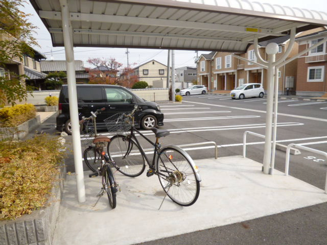 総社市中原のアパートのその他共用部分|自転車置き場