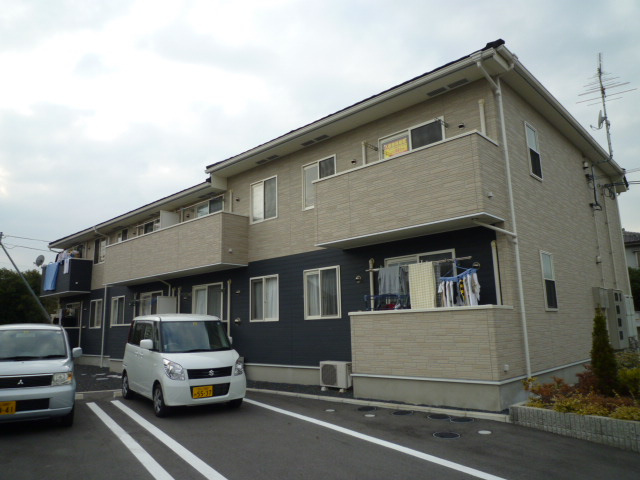 総社市中原のアパートの外観