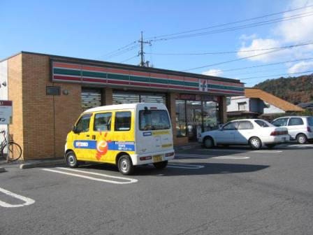 岡山市南区植松のアパートの周辺|セブンイレブン