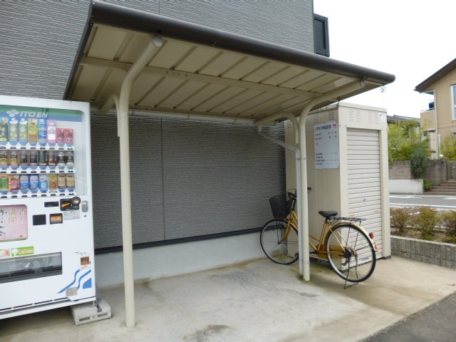 総社市三輪のアパートのその他共用部分|自転車置き場