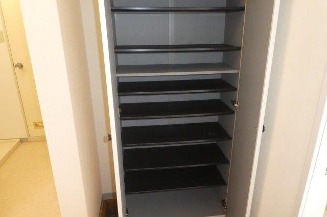 アメニティ福島Ｂの内装|シューズボックス