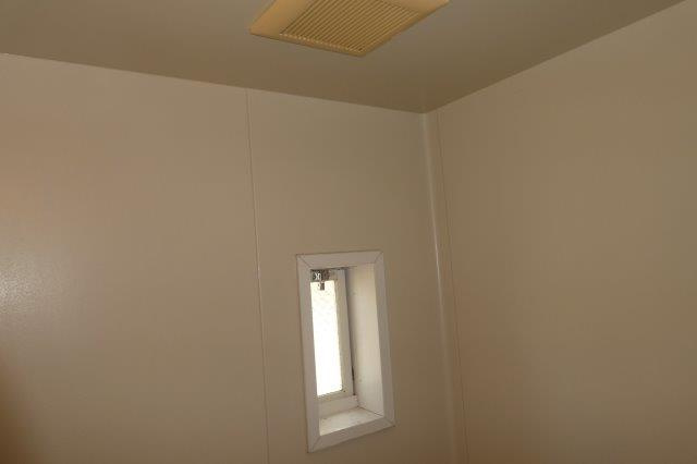 アメニティ福島Ｂの浴室|浴室窓・換気扇