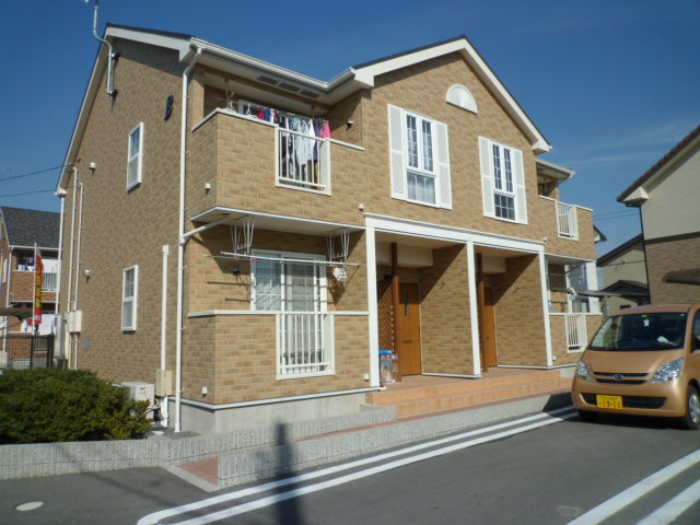 総社市中原のアパートの外観