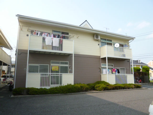総社市中原のアパートの外観