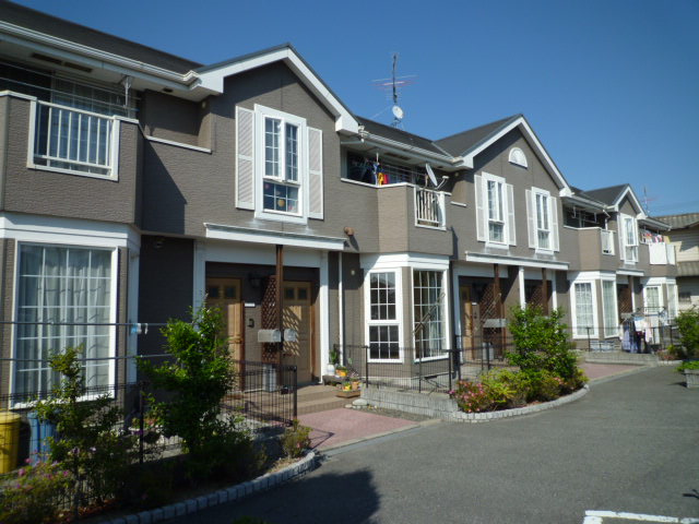 岡山市南区彦崎のアパートの外観