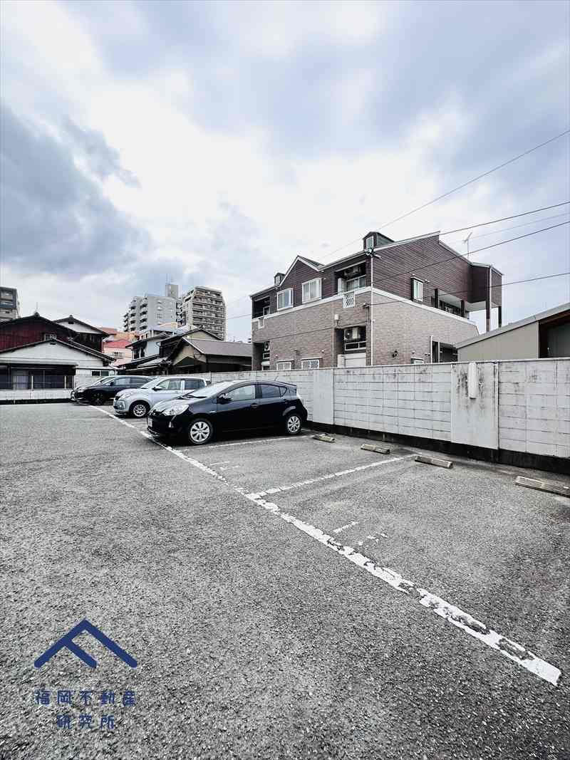 ローラン姪浜の駐車場