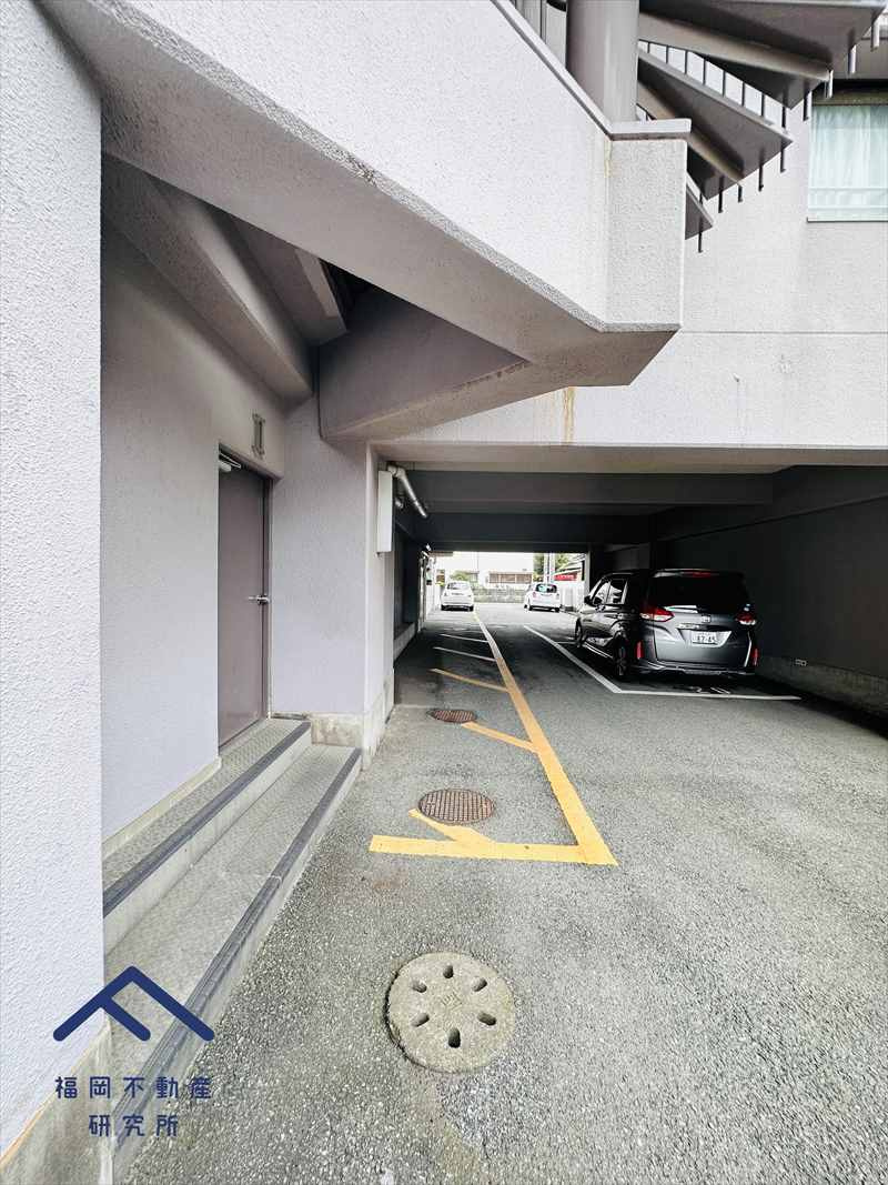 ローラン姪浜の駐車場