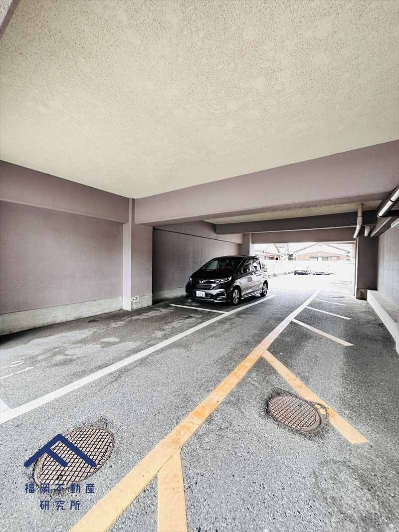 ローラン姪浜の駐車場